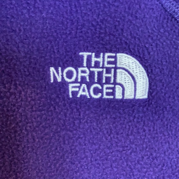 The North face sweater. - Picture 2 of 6
